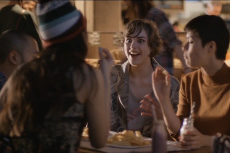 Group of Millennial's sitting around eating in cafe